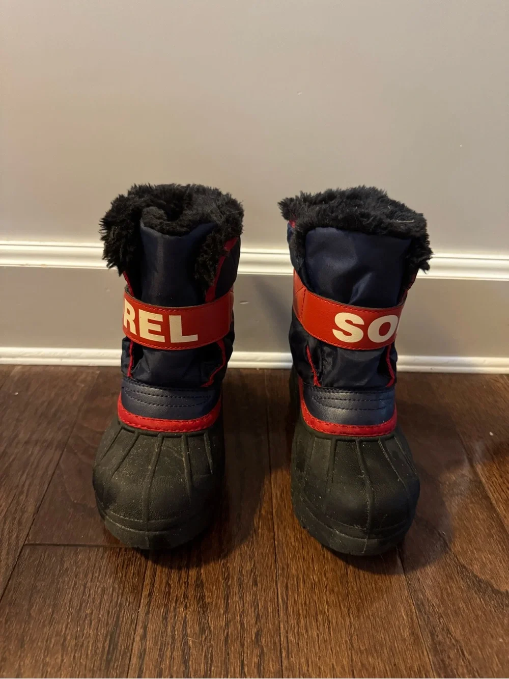 Sorel Kids Navy and Red Insulated Snow Boots with Black Fur Cuff